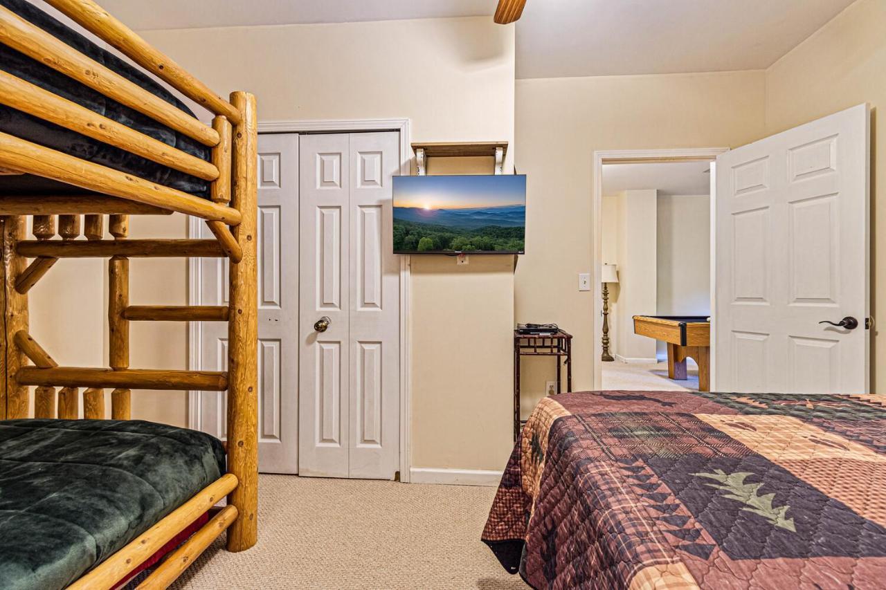 בלו רידג' Incredible Views! - Pet Friendly - Aska Adventure Area - Bearfoot Bungalow מראה חיצוני תמונה